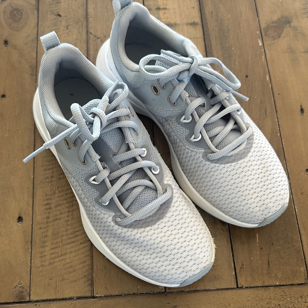 Under Armour charged Gray Athletic Shoes Size 7